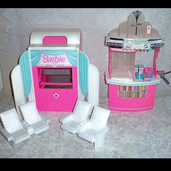 Barbie movie theatre(Vintage Pls Read Info) - Picture 9 of 9